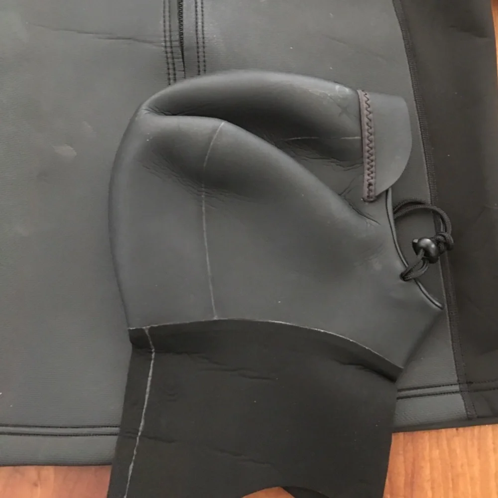 XCEL Men’s Black Surf Hood with Patterned Lining